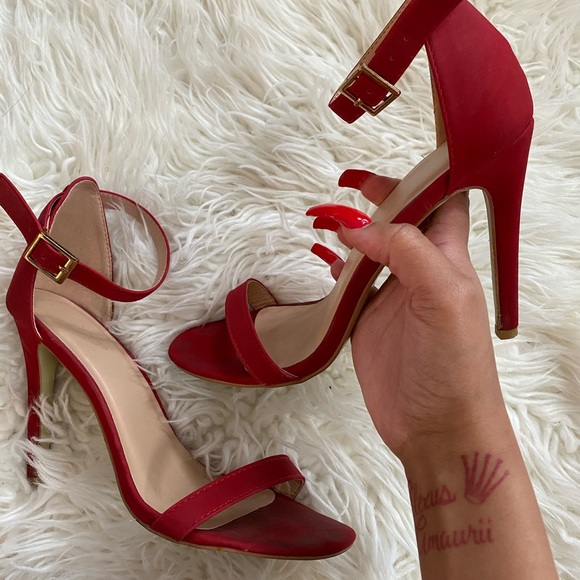 Stilletto heels! - Picture 5 of 8